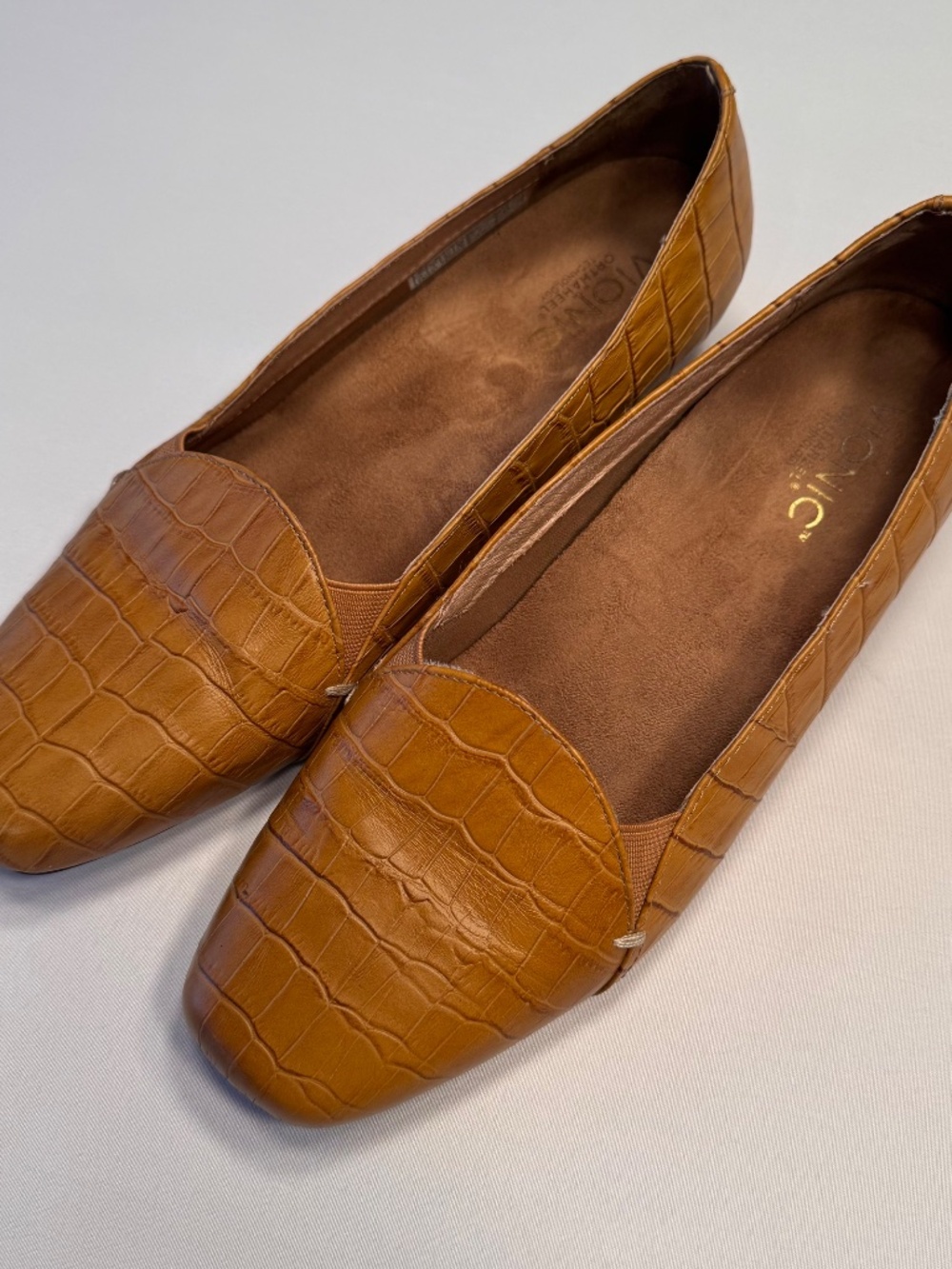 Vionic Dolores Tan Croc-Embossed Leather Loafers Size 9 - Picture 2 of 9